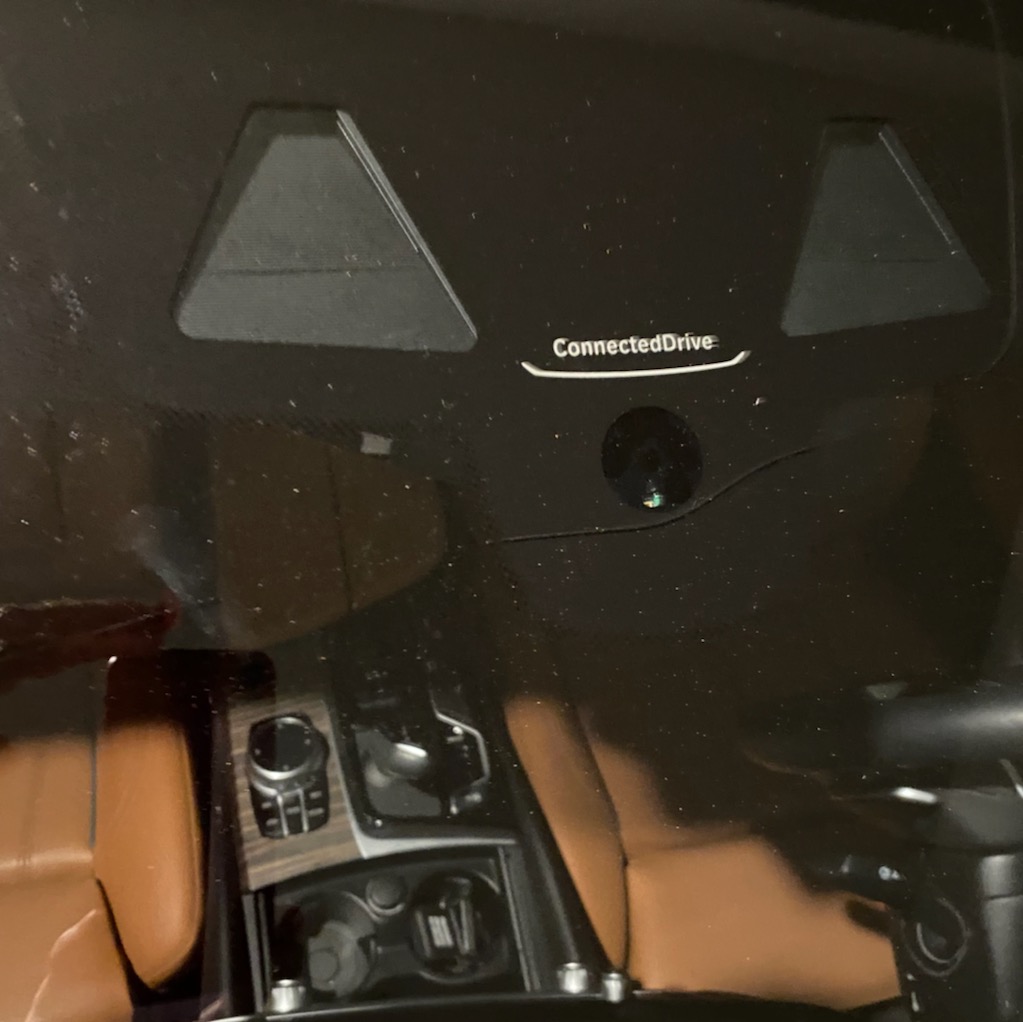 2019 BMW 540 Windshield Replacement FW04674 2017-2020 BMW 5 Series Sedan ACI HUD LDWS Rain Sensor Solar Windshield Lane Departure, Rain Sensor, Heads Up Display GGS701PAD (Rain sensor pad)